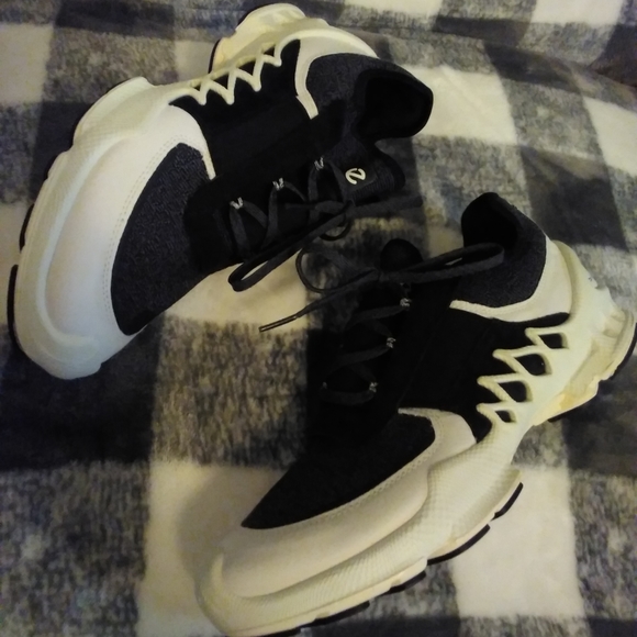 Ecco Women's Biom Cross Trainers - Picture 9 of 9